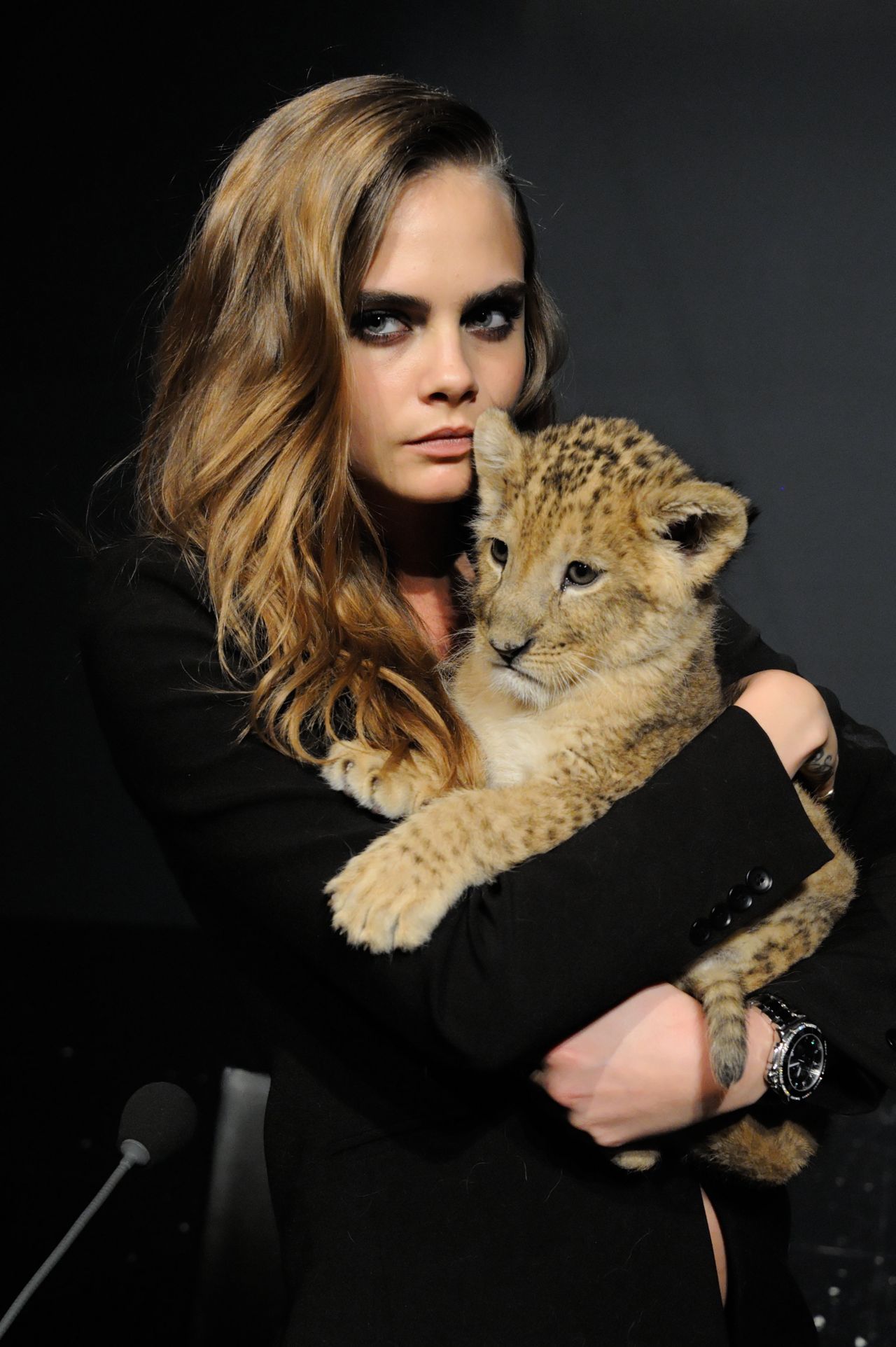 cara-delevingne-the-new-face-of-tag-heuer-press-conference-in-paris-france_10