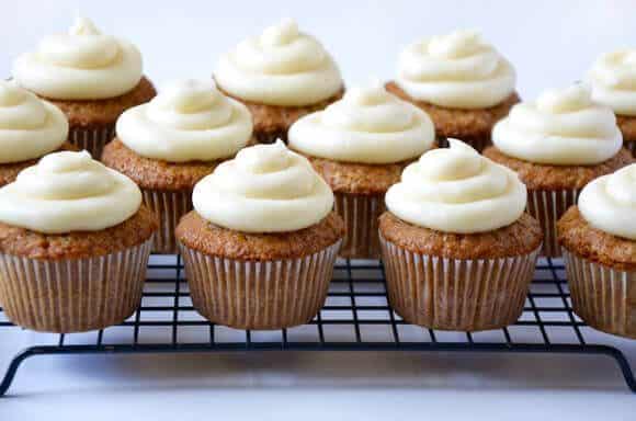 moist-carrot-cupcakes-cream-cheese-frosting-580x384